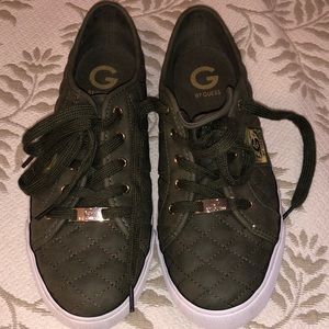 Worn once excellent condition. Army green quilted sneaker.
